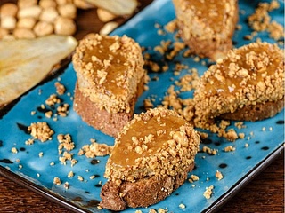 Паштет з телячою печінкою та грушево-імбирним мармеладом