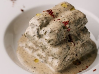 Міні-долма з гречкою, кіноа та трюфельним соусом