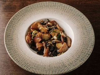 Смажена картопля з лісовими грибами