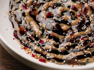 Карпачо з баклажану з горіховим соусом