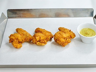 3 farmer's chicken wings + 1 sauce