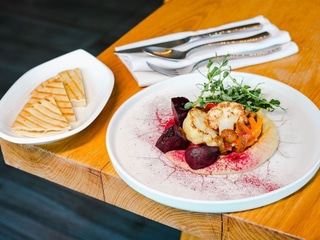 ХУМУС З БУРЯКОМ ТА ЦВІТНОЮ КАПУСТОЮ