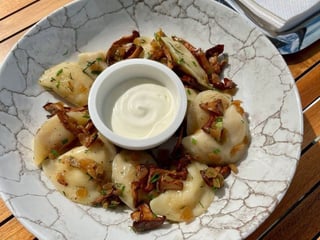 ВАРЕНИКИ З КАРТОПЛЕЮ ТА ГРИБАМИ 