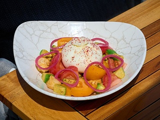 ТОМАТИ З БУРРАТОЮ ТА ДОМАШНЬОЮ ОЛІЄЮ