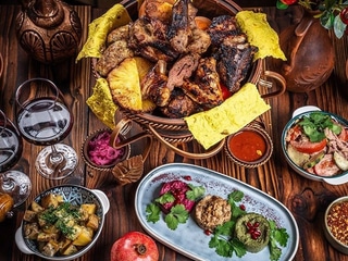 Грузинське застілля на двох