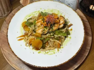 Kuracie restované Udon rezance s teriyaki omáčkou - Novinka