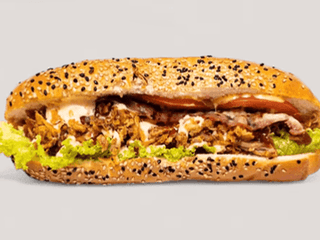 Hot Dog s trhaným bravčovým mäsom, hranolky