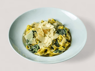 Tagliatelle s kozím syrom a kešu orechmi