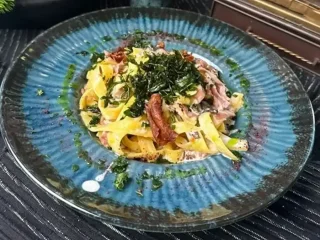 Tagliatelle s prosciuttom a rukolou