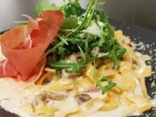 Tagliatelle s prosciuttom a rukolou