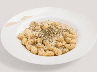 Gnocchi, parmezánová omáčka s bravčovou panenkou