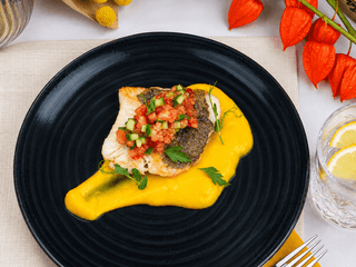 Halibut na ziemniaczanym puree z mango
