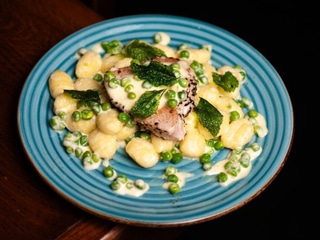 Stek z tuńczyka w sosie cytrynowo-winnym 