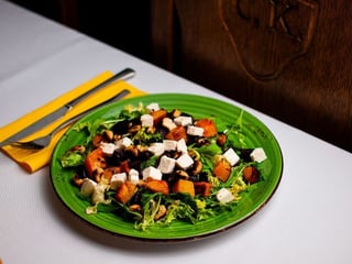 Sałatka z pieczoną dynią i burakiem