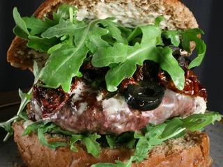 6. Burger Apacz