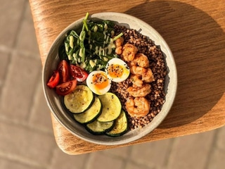 Боул гречаний з креветками