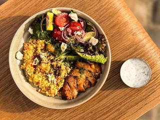 Боул з куркою та булгуром