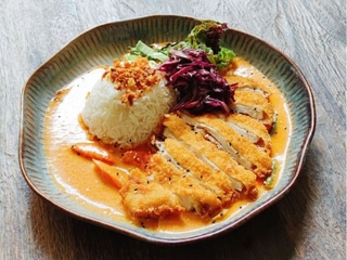 KATSU CURRY - KŘUPAVÉ KUŘECÍ