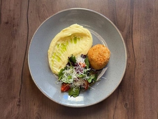 Картопляне пюре з курячою котлетою