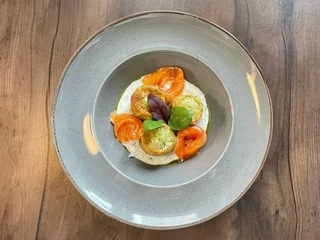 Шпинатні сирники з лососем