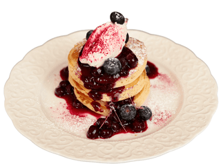 Blueberry pancakes served with cream chantilly
