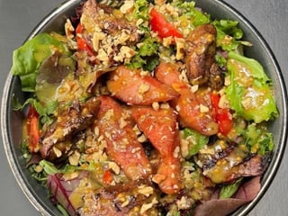 Салат з курячою печінкою