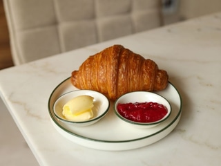 Croissant z konfiturem 