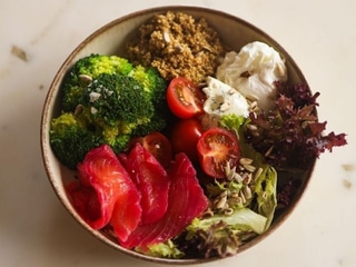 Balance bowl z lososiem 