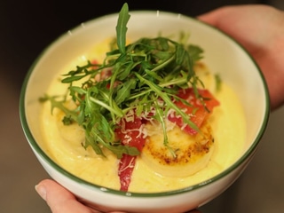 Słone syrniki z łososiem