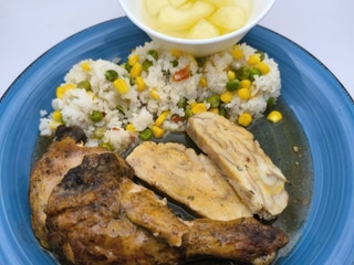 Menu 4 – 200g Pečené kuracie stehno s plnkou, 180g zeleninová ryža, kompót  1.3.7.                 