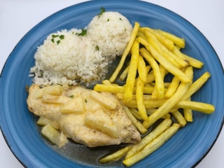 Menu 3 – 150g Kurací plátok „HAWAI“, 200g dusená ryža/hranolky  1.7.                                                                                                          