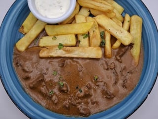 Menu 5 – 150g Hovädzí stroganov, 150g steakové hranolky, tatárska omáčka  1.7.10.                                                                                                                       