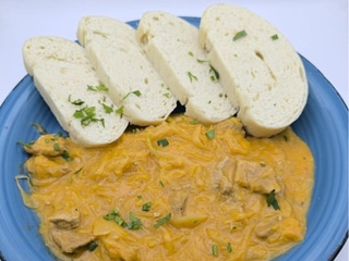 Menu 5 – 200g Poctivý segedínsky guláš, 180g domáca parená knedľa  1.3.7.                        