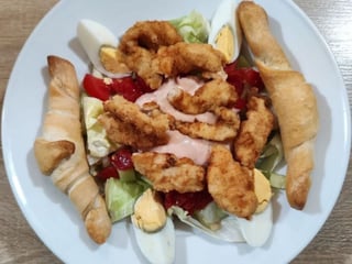 400g Chicken šalát s pizza rožkami