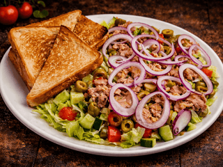 2. Tuniakový šalát