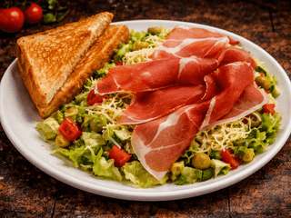 3. Šalát s Parma šunkou