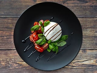 CAPRESE CON BURRATA