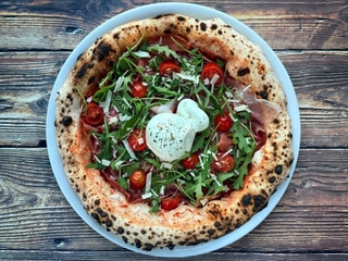 Pizza CRUDO, RUCOLA E POMODORI