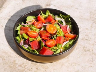 Салат з тунцем