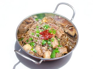 Соба з гострою свининою