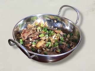 Рис WOK з телятиною під соусом гочуджан