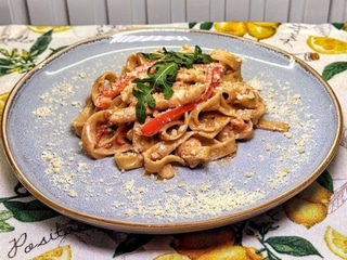 Феттучiне з індичкою та перцем