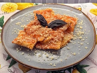 Равіолі з м'ясом та грибами