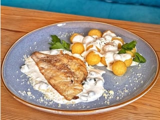 Дорадо з картопляними крокетами