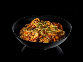 Pikantně-sladký udon s kuřecím masem