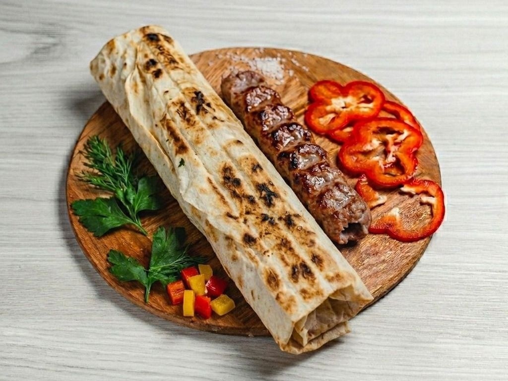 Люля кебаб зі свинини у лаваші