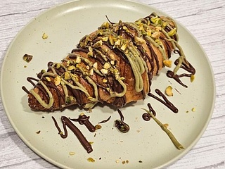 Dubai croissant
