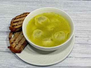 Polévka Pelmeni