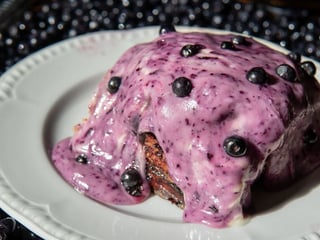 Чорнична булочка