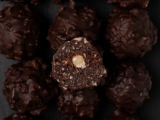 Цукерка фундук-фінік